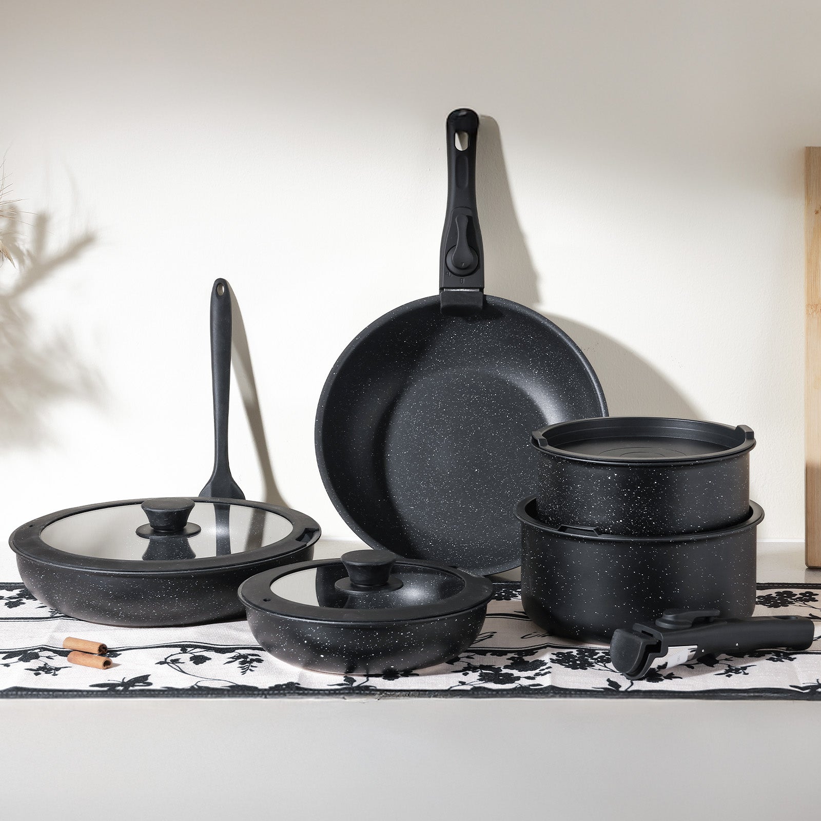 12-piece Non-Stick Cookware Set - Essential Pots and Pans with Detachable Handles for Convenient Cooking